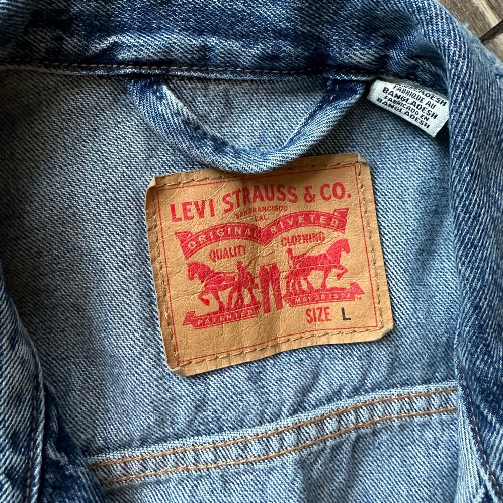 Levi’s Denim Jacket - Picture 2 of 5